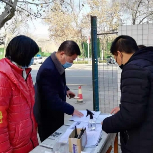 党旗在飘扬  党员在行动